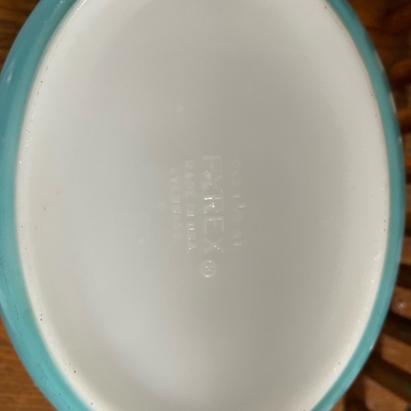 Vintage Pyrex blue casserole dish - Picture 4 of 5